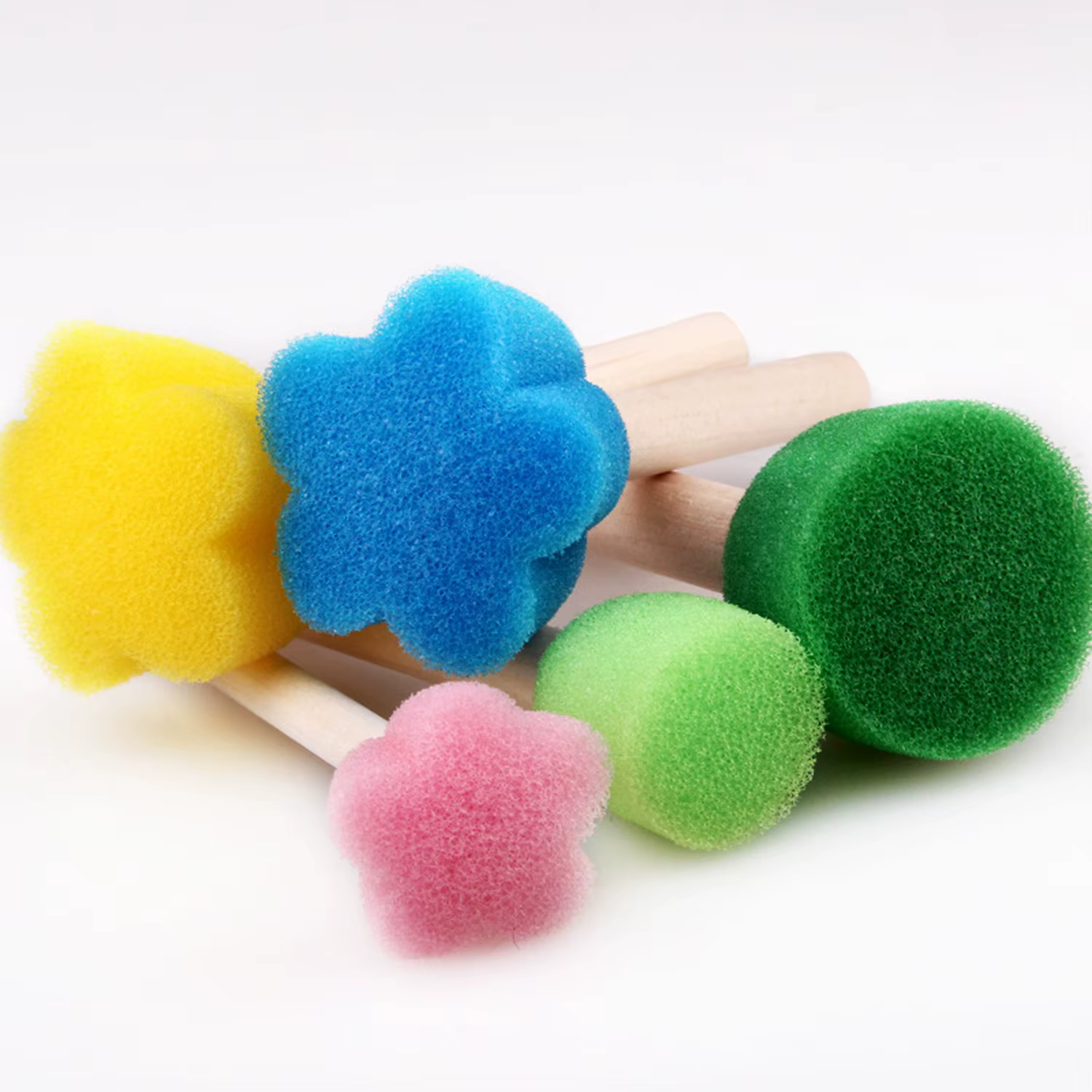 Brosse éponge en mousse avec manche en bois