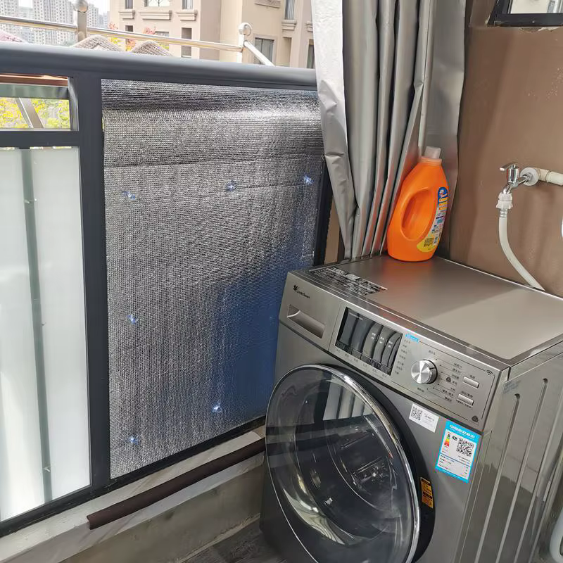 Film isolant auto-adhésif en aluminium pour fenêtres