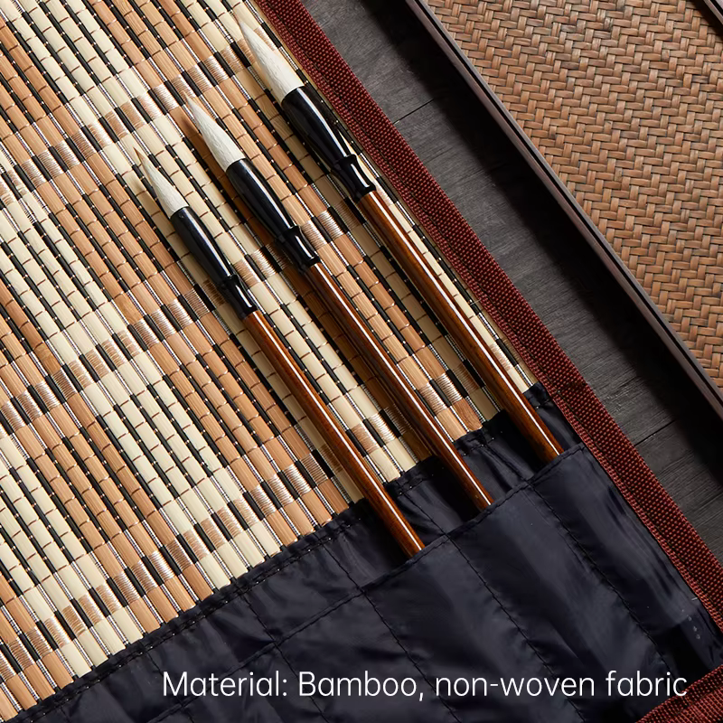Rouleau de pinceaux de calligraphie en bambou