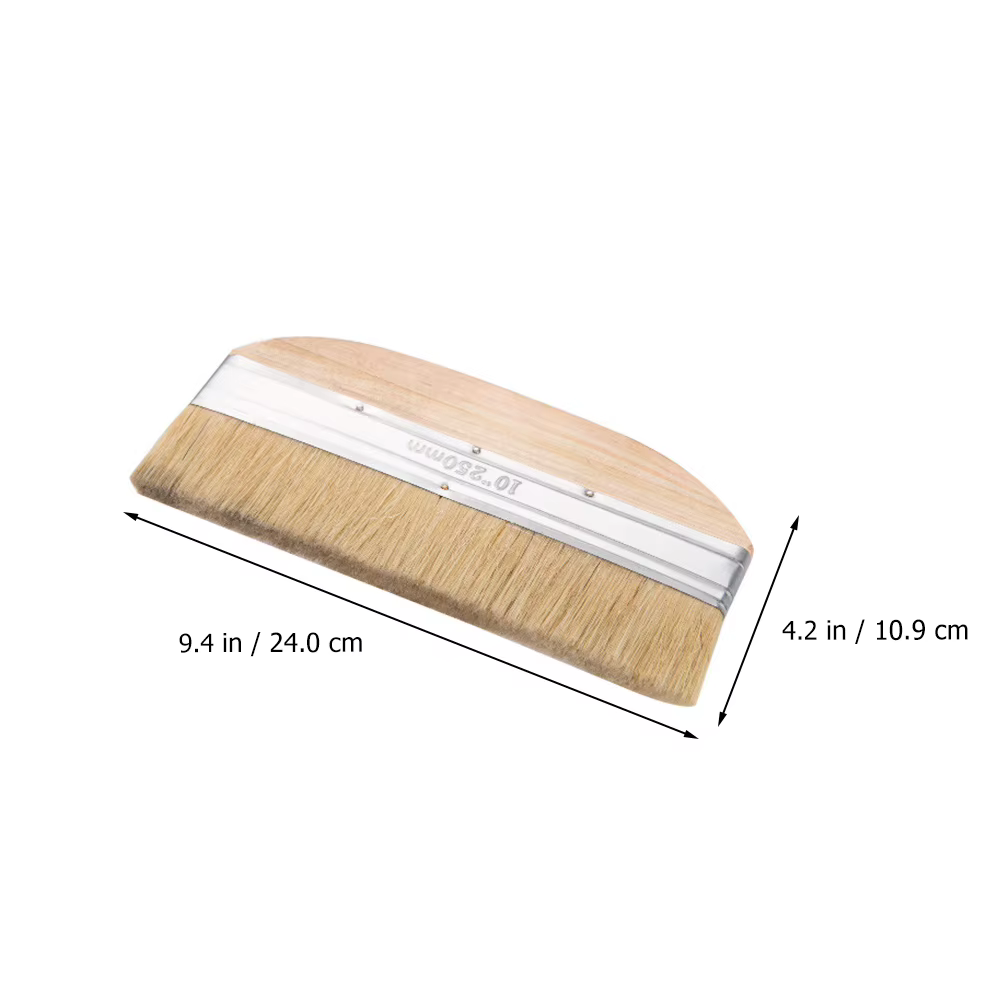 Brosse à poils avec manche en bois