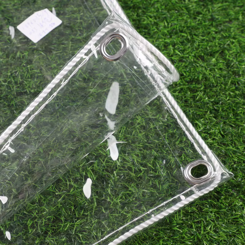 Bâche transparente avec oeillets ovales TarLII brodée sur mesure